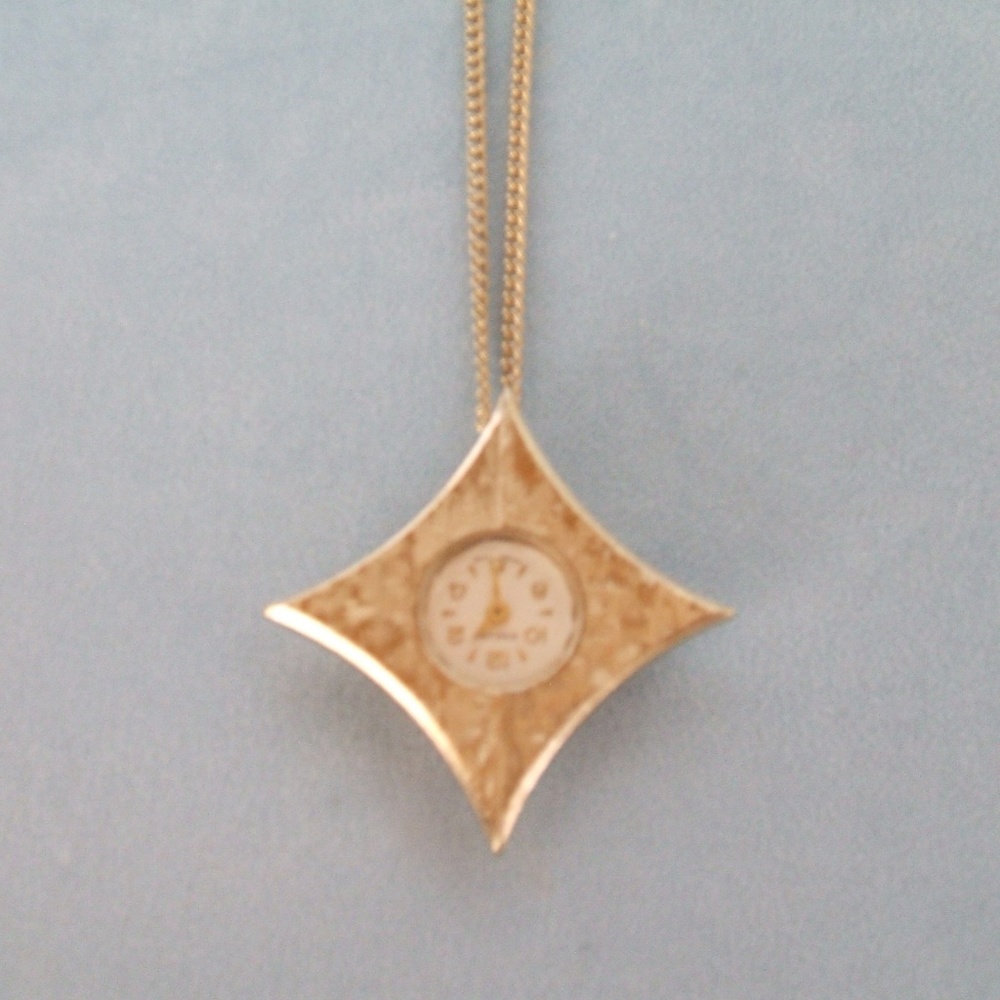 Gorgeous Vintage D & O Watch necklace.....Goldtone